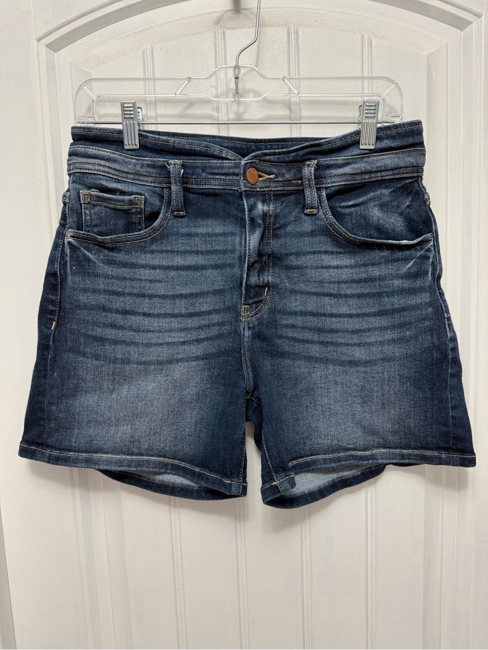 KanCan 29 (US 7/8) Mid Rise Denim Women’s Bermuda Jeans Shorts Stretch (37-8)